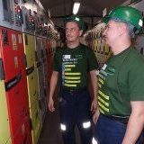 Koszulka ochronna z zasadami bezpiecznej pracy przy urządzeniach elektrycznych